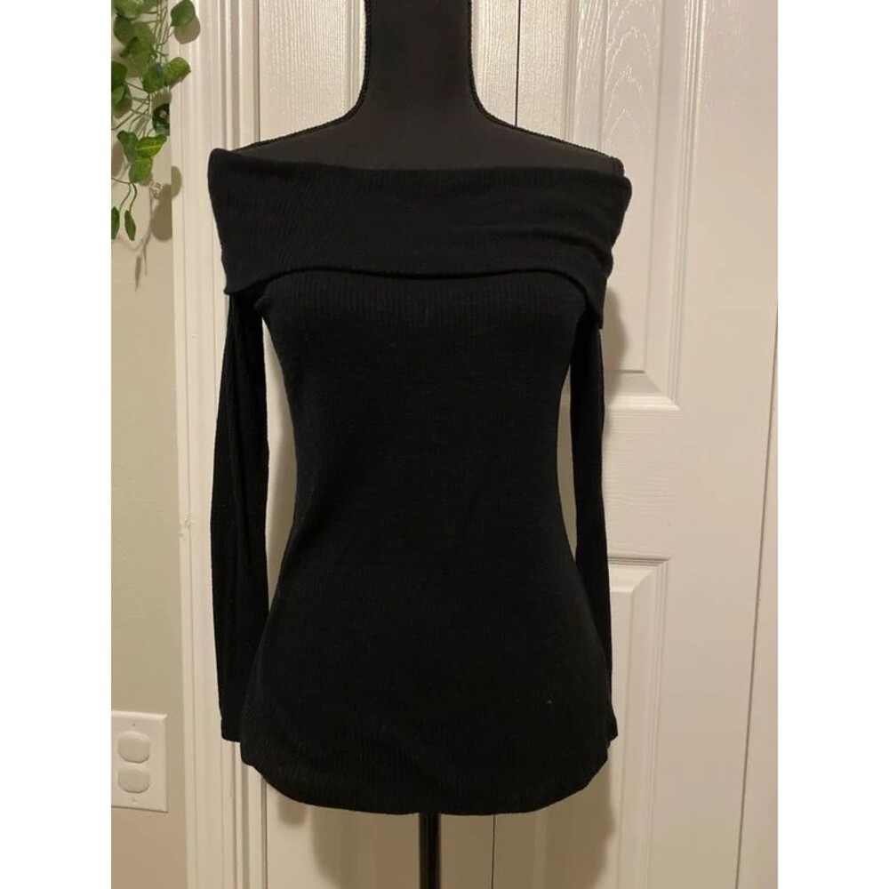 Black Off shoulder long sleeve shirt size Xs apt9